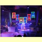 entertain18221.jpg